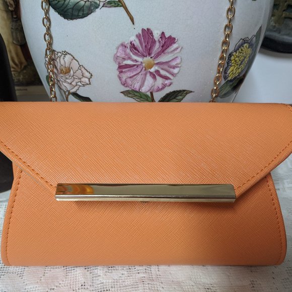 NWOT COLLETTE CLUTCH BAG - Picture 6 of 9